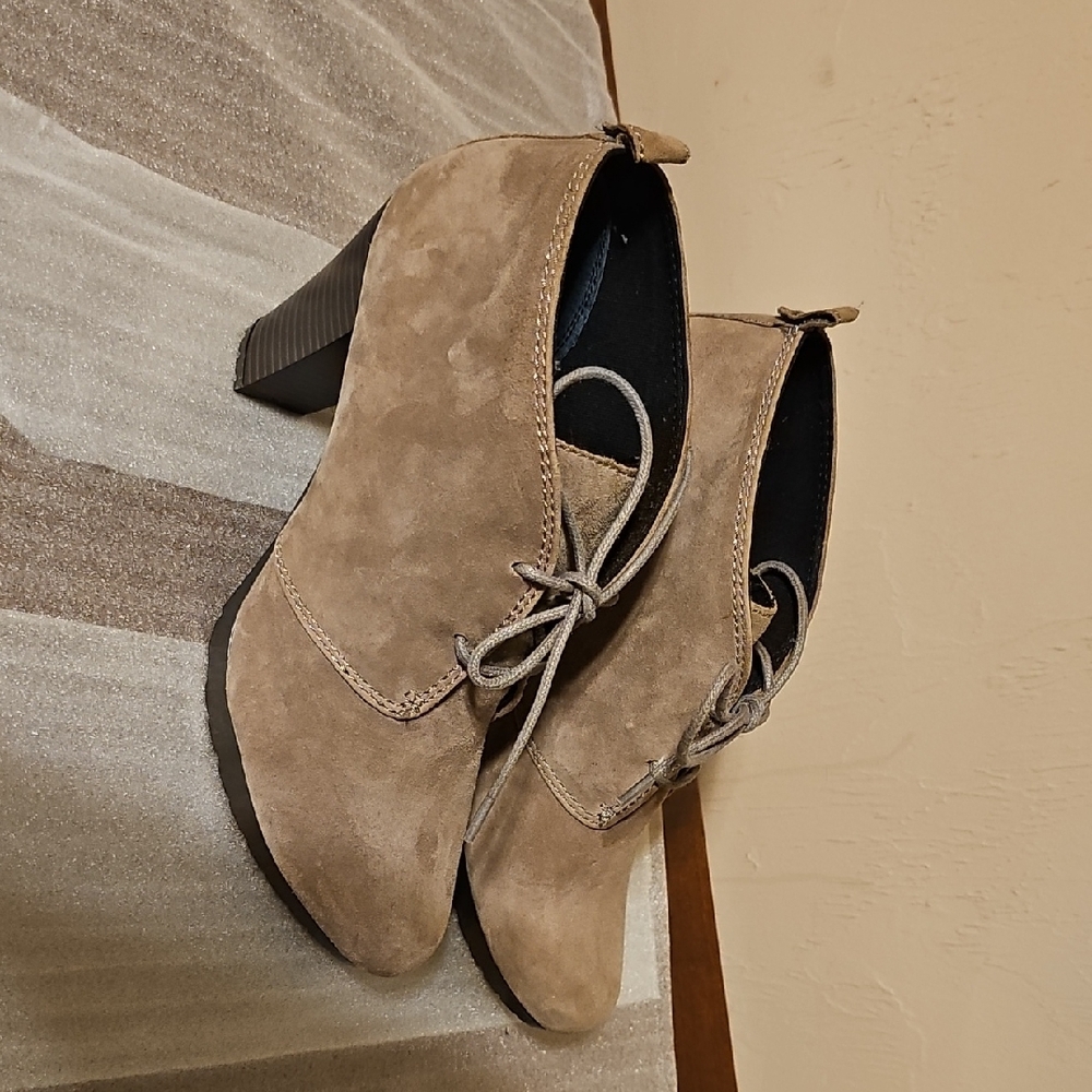 Elegant Tan Women's Ankle Boots